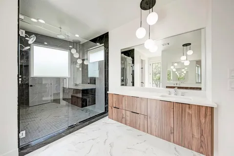 $989,999 | 200 Tillery Square, Unit 1, Austin, TX 78702