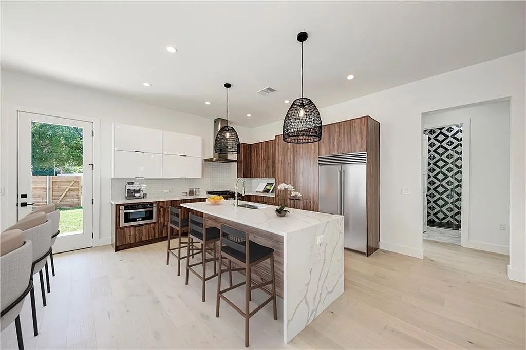 200 Tillery Square, Unit 1 Austin, TX 78702 - Photo 2 of 32