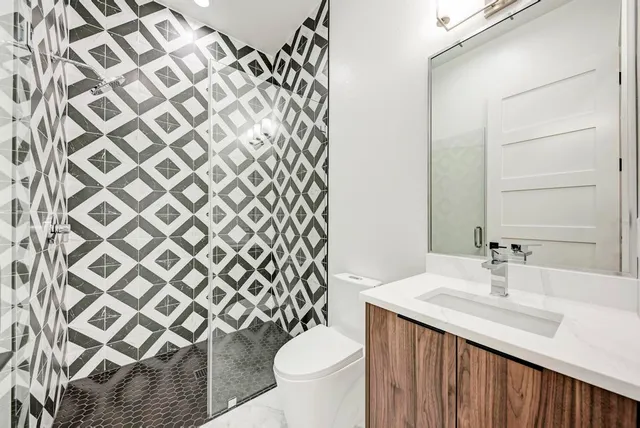 $989,999 | 200 Tillery Square, Unit 1, Austin, TX 78702