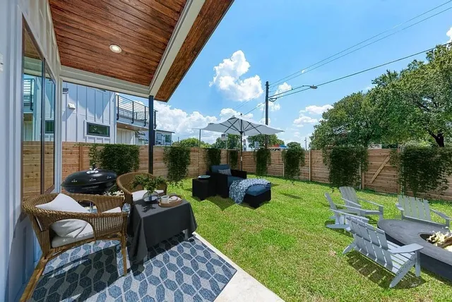 $989,999 | 200 Tillery Square, Unit 1, Austin, TX 78702