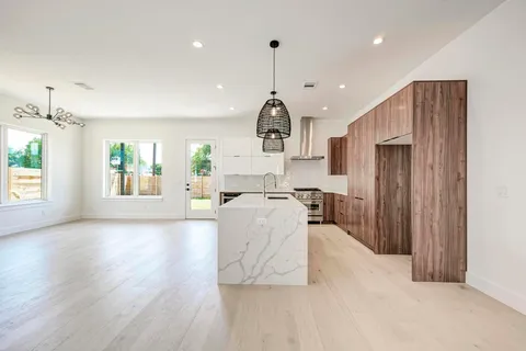 $989,999 | 200 Tillery Square, Unit 1, Austin, TX 78702