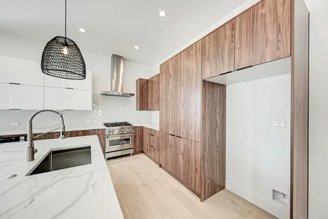 $989,999 | 200 Tillery Square, Unit 1, Austin, TX 78702