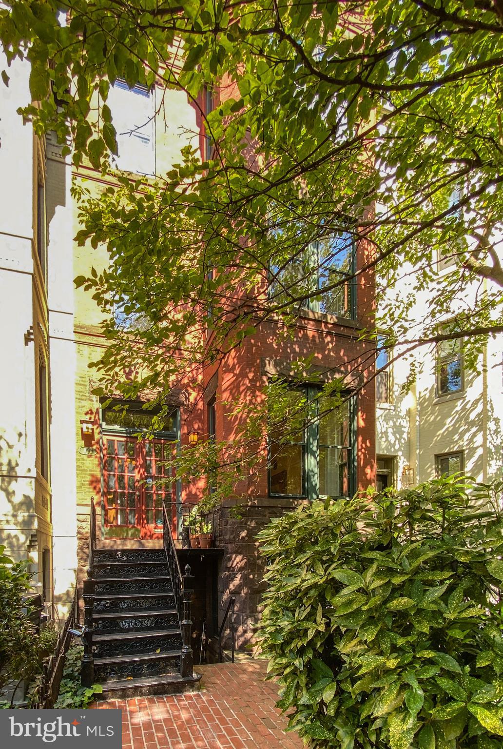 808 North Carolina Avenue Southeast Washington, DC 20003 - Photo 3 of 43