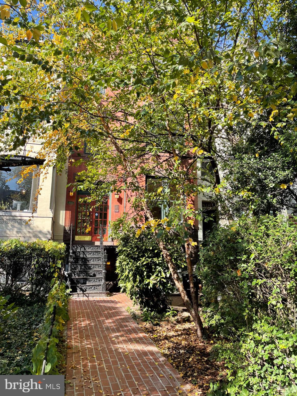 808 North Carolina Avenue Southeast Washington, DC 20003 - Photo 4 of 43