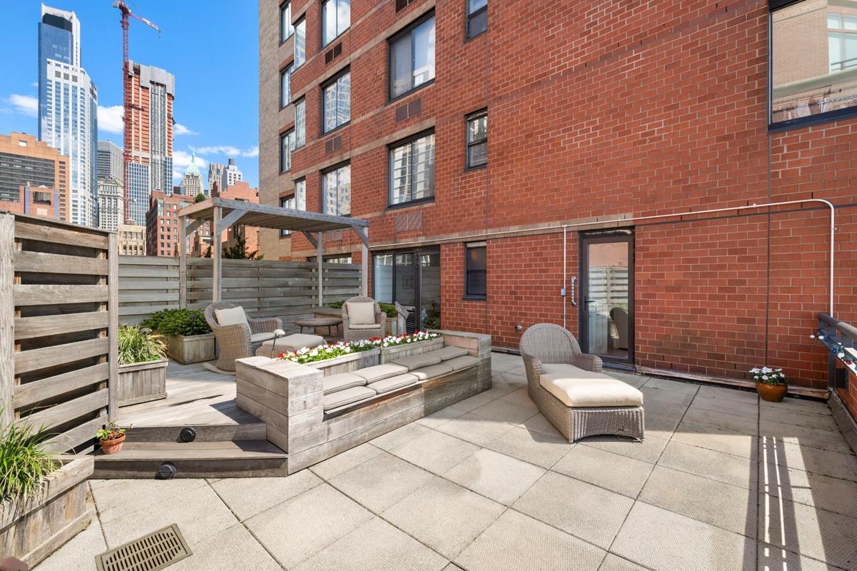 377 Rector Place, Unit 14B Manhattan, NY 10280 - Photo 3 of 12