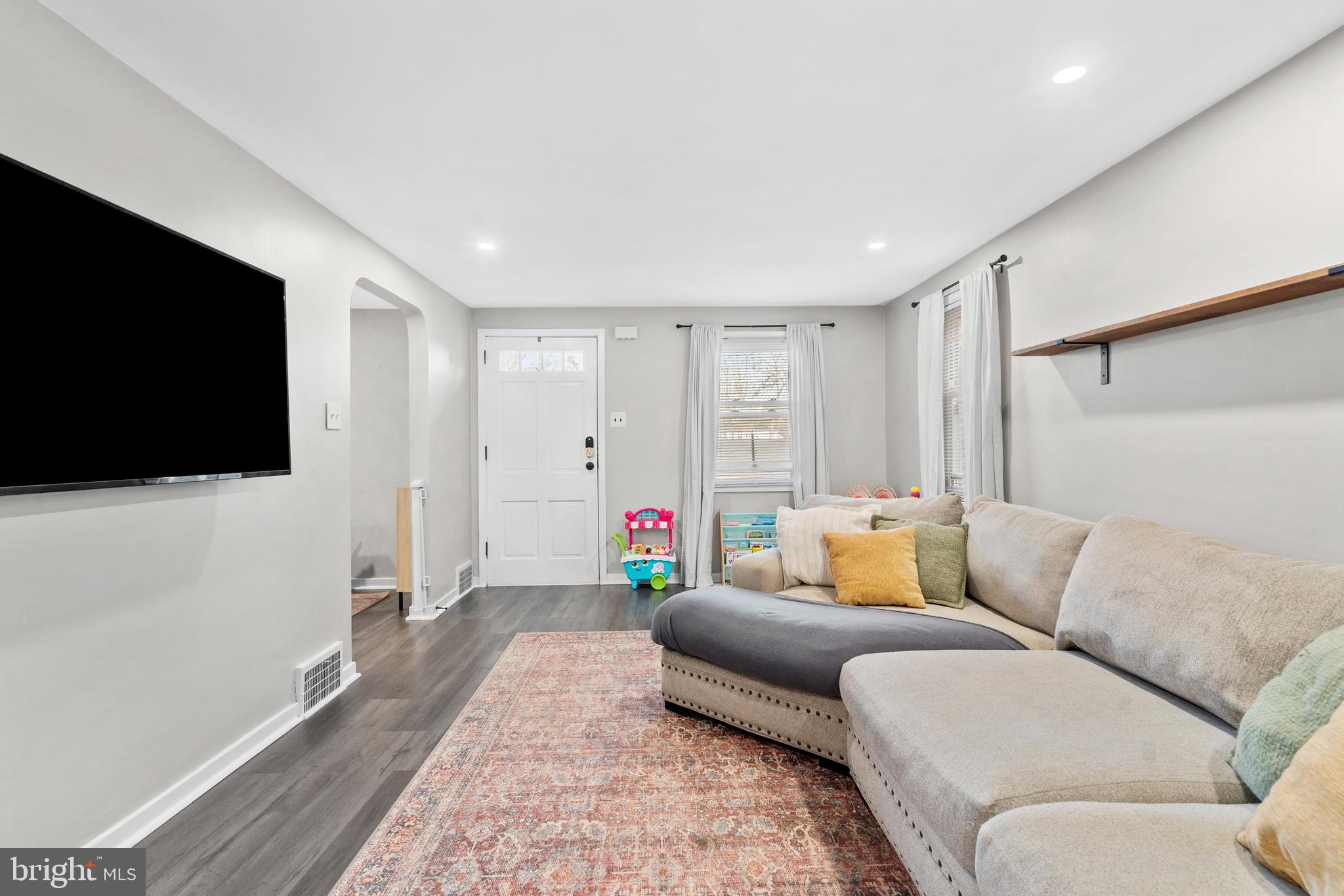 115 Haverford Road Folsom, PA 19033 - Photo 4 of 39