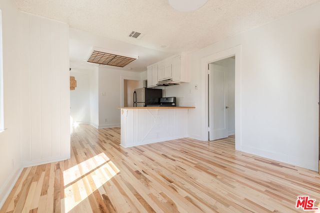 $4,395 | 4011 Sunset Drive, Los Angeles, CA 90027