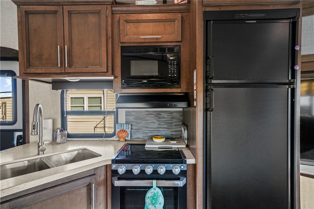 854 Matunuck Beach Road, Unit 215 South Kingstown, RI 02879 - Photo 18 of 32