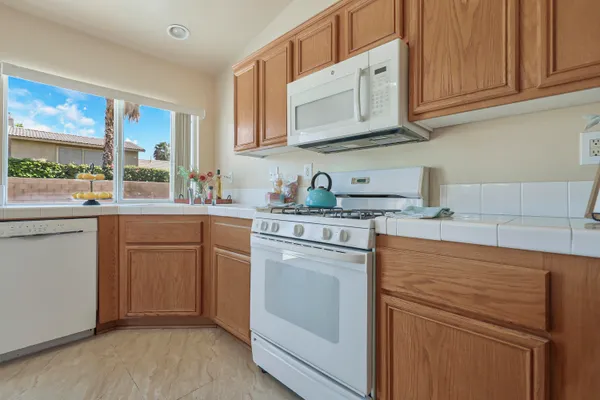 $2,850 | 45930 Las Colinas, La Quinta, CA 92253