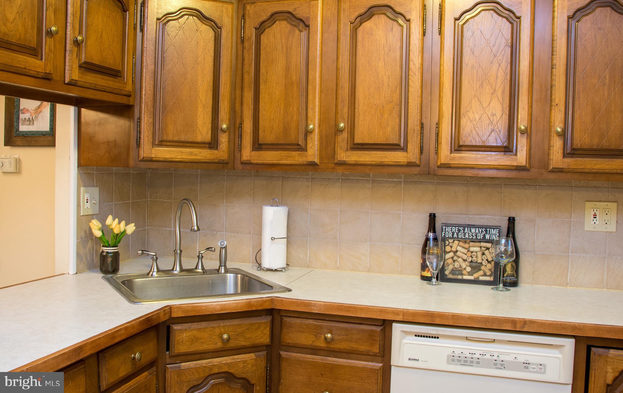 10835 Rayland Road Philadelphia, PA 19154 - Photo 5 of 22 Tons of Cabinet and Counterspace