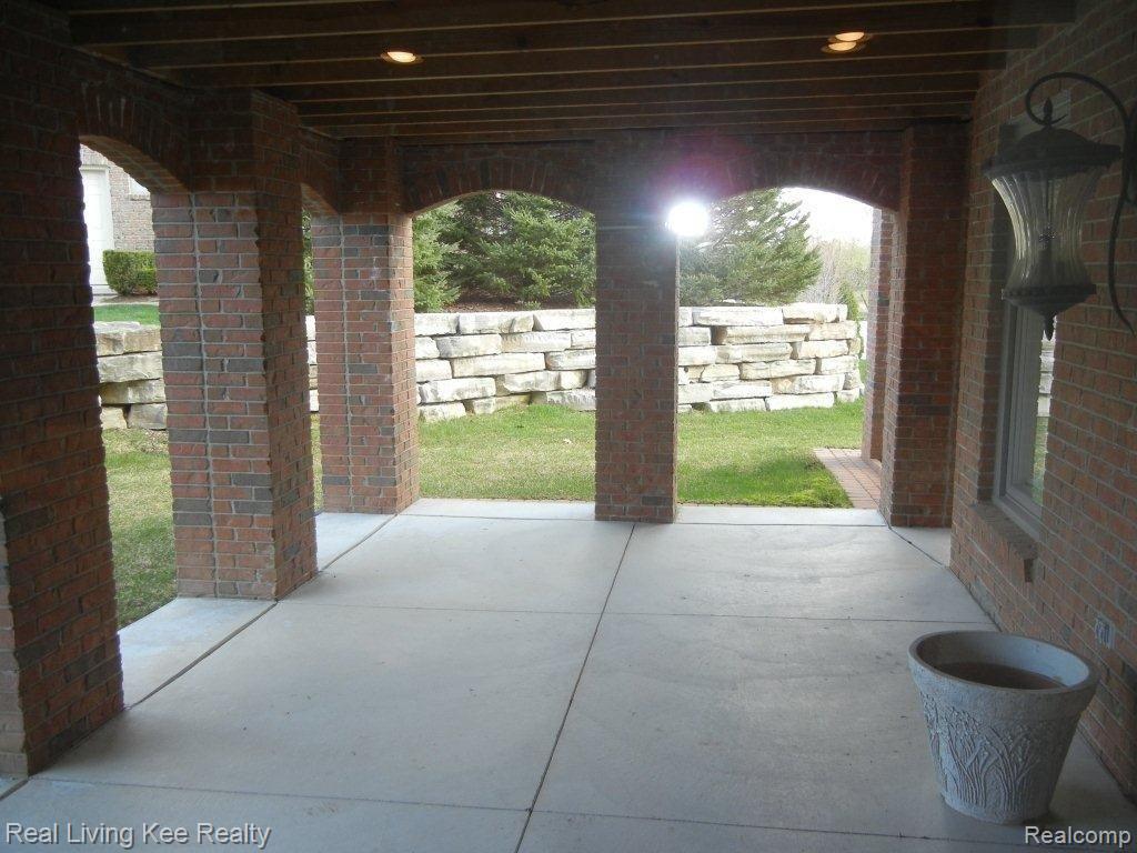 3180 St James Court Rochester, MI 48306 - Photo 21 of 21 027.jpg