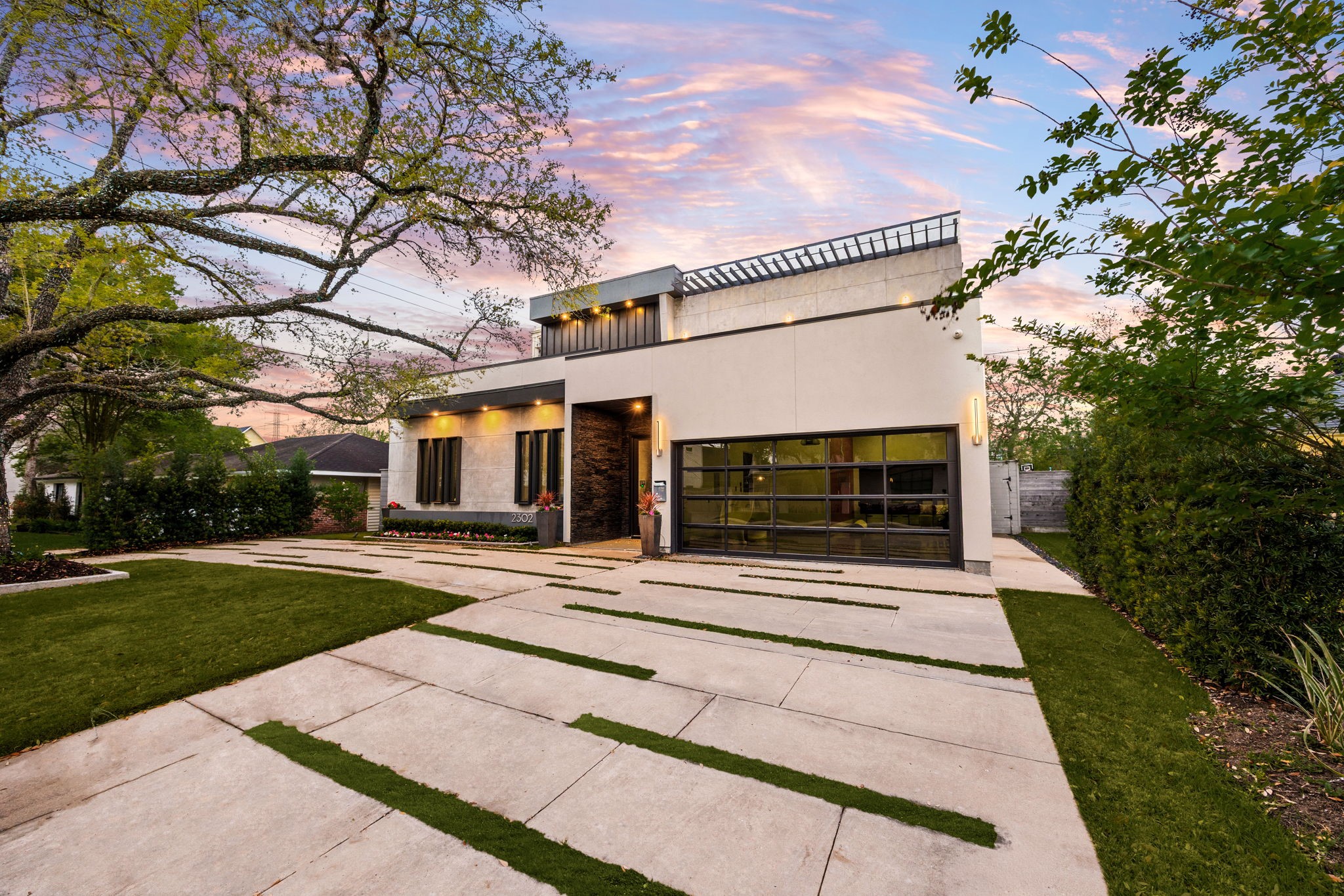 2302 Suffolk Drive Houston, TX 77027 - Photo 2 of 44