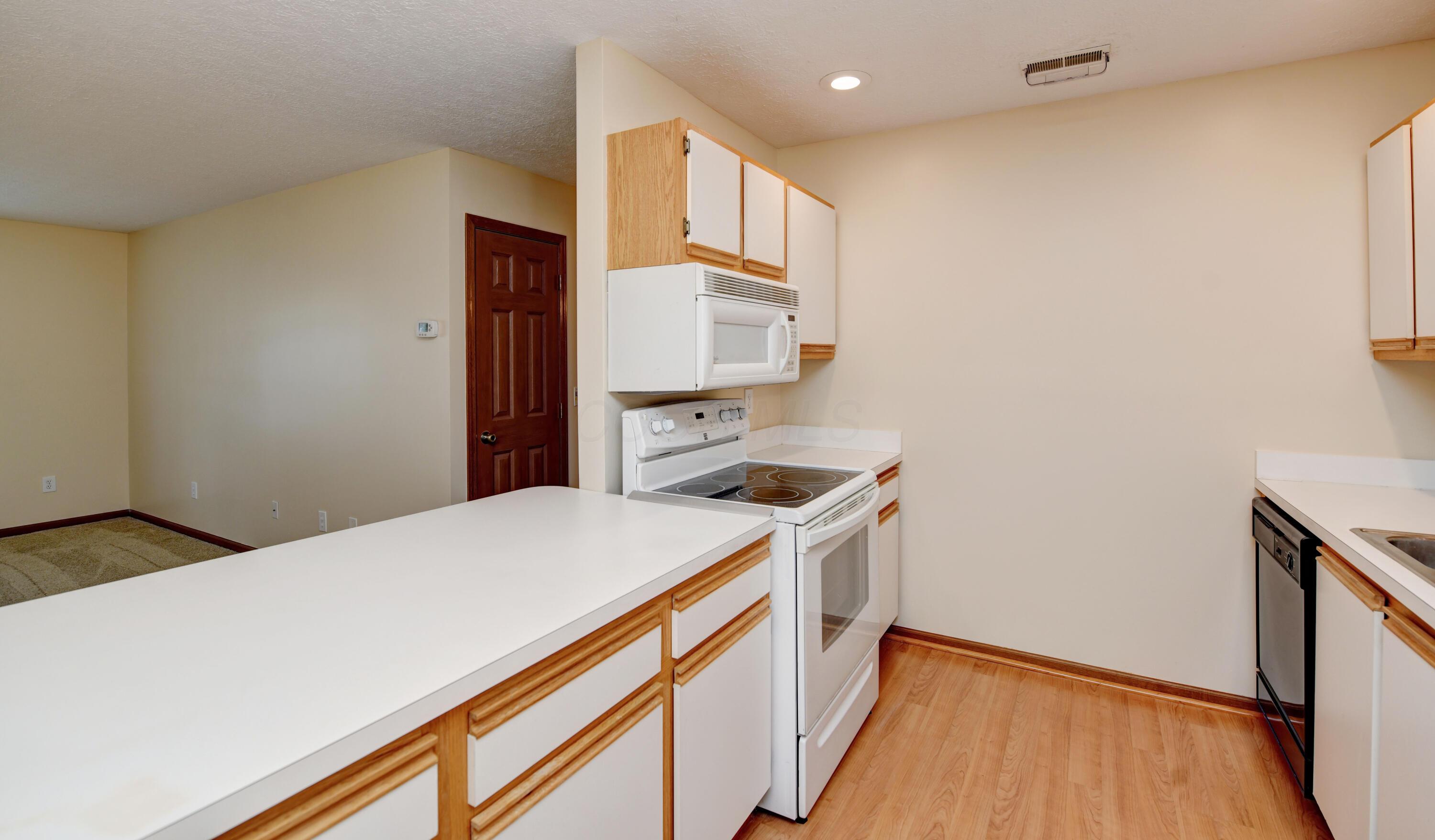 279 Goose Pond Road, Unit D Newark, OH 43055 - Photo 11 of 32 Kitchen (3)