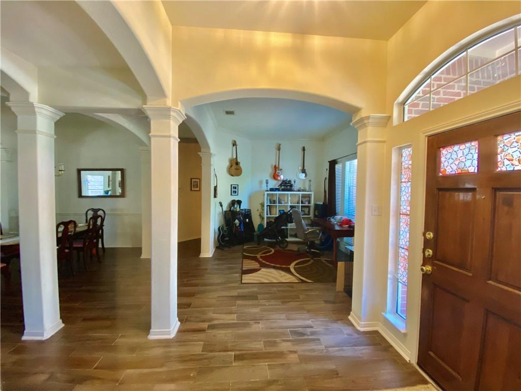 15802 Garrison Circle Austin, TX 78717 - Photo 4 of 17 a view of living room