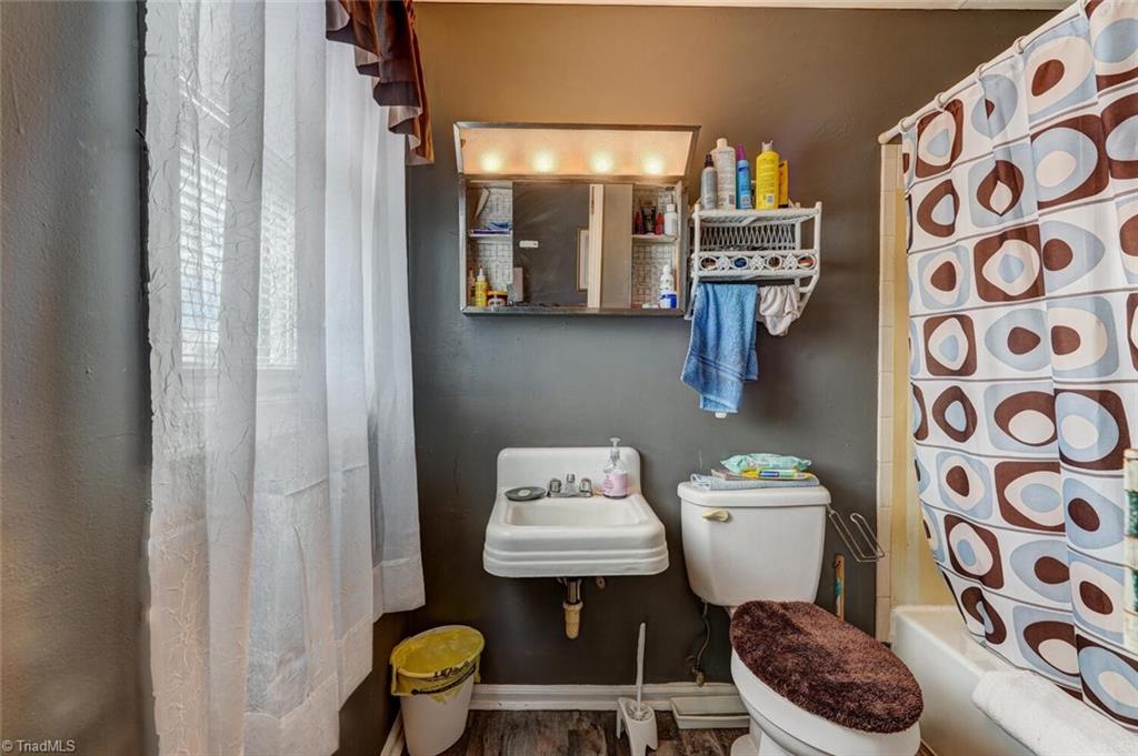 5221 Highway 700 Eden, NC 27288 - Photo 16 of 38 Downstairs Unit