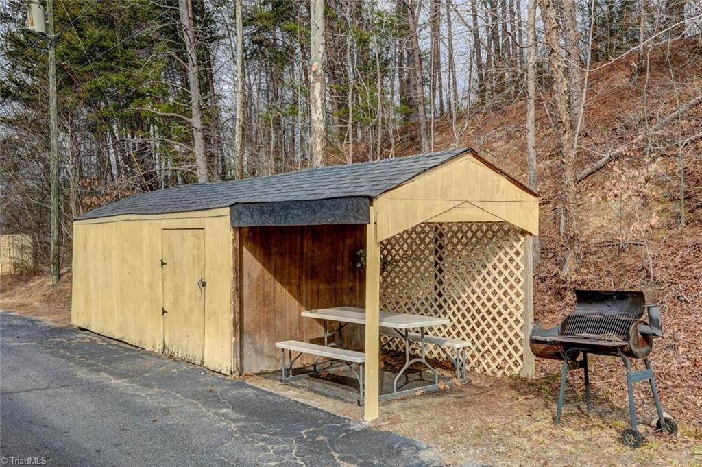 5221 Highway 700 Eden, NC 27288 - Photo 36 of 38 Storage/ Grill and Picnic area