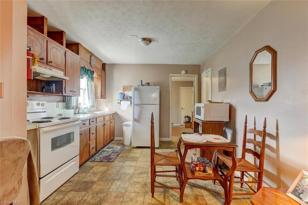 5221 Highway 700 Eden, NC 27288 - Photo 7 of 38 Upstairs Unit