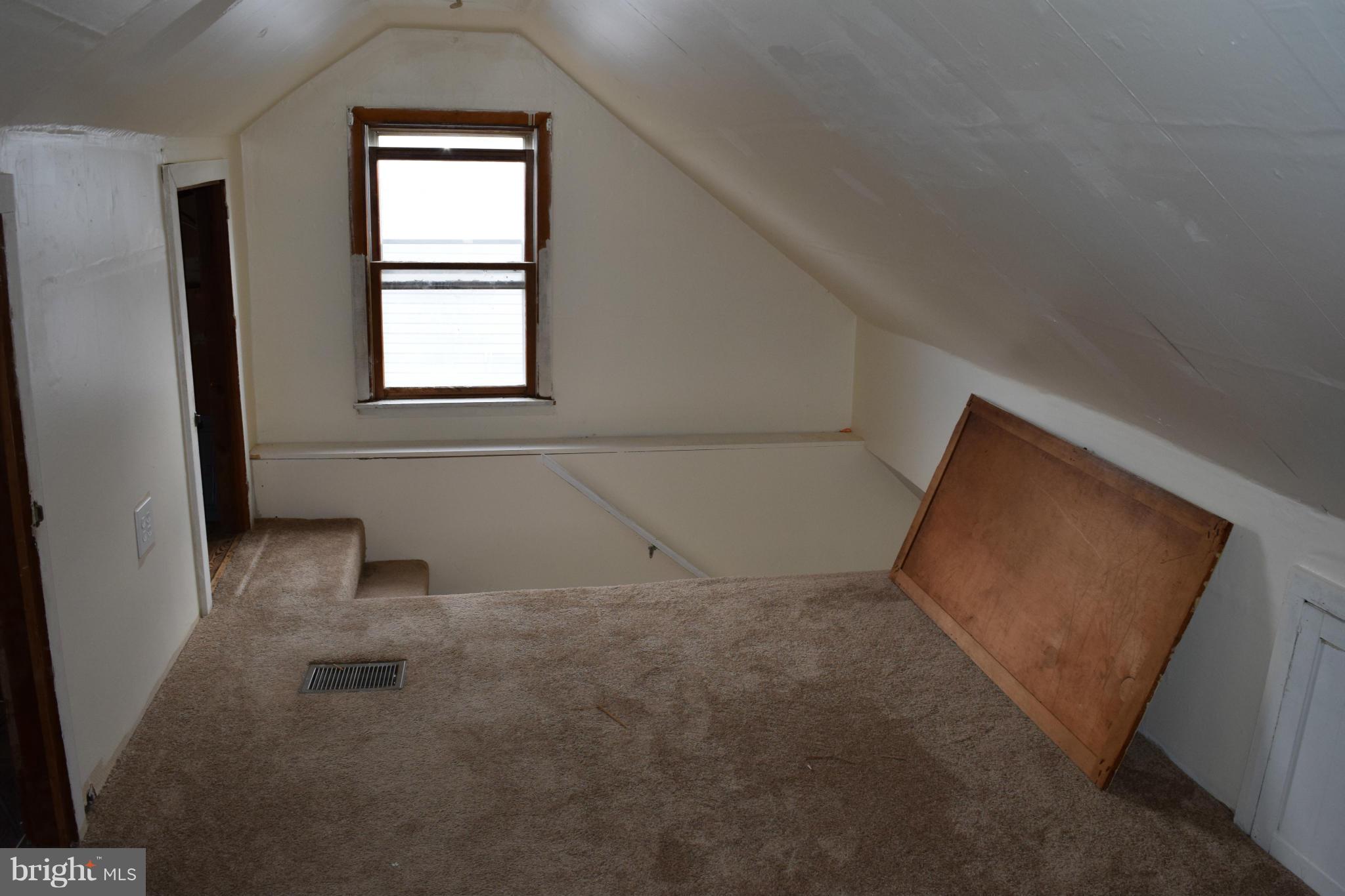 7737 Fairgreen Road Baltimore, MD 21222 - Photo 17 of 28 an empty room with windows