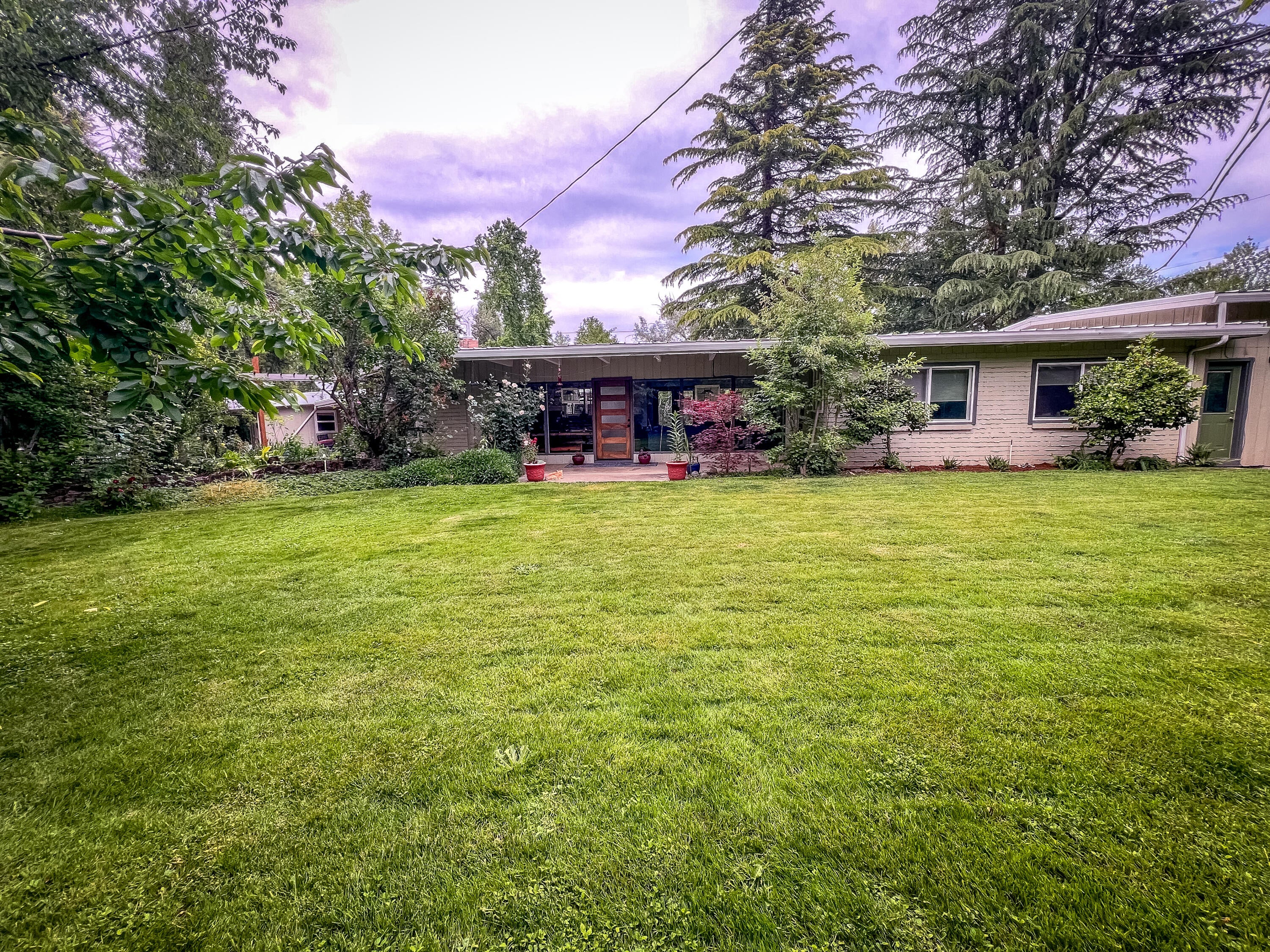 2835 Sundown Road Medford, OR 97501 - Photo 16 of 61 Main house