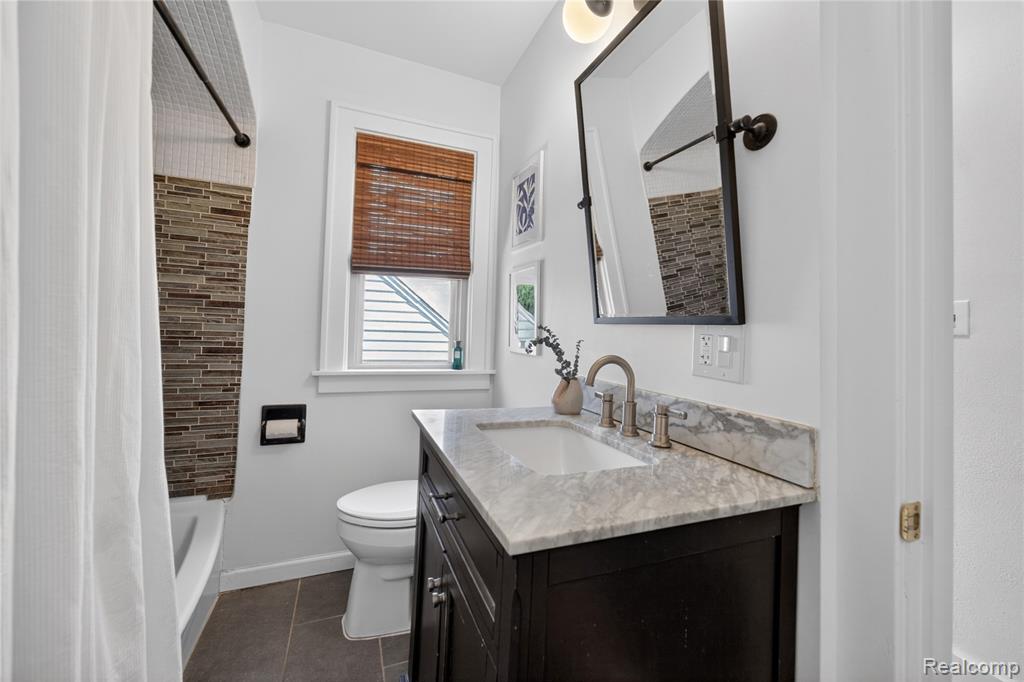 108 Maplefield Road Pleasant Ridge, MI 48069 - Photo 23 of 35 Gallery Image 23