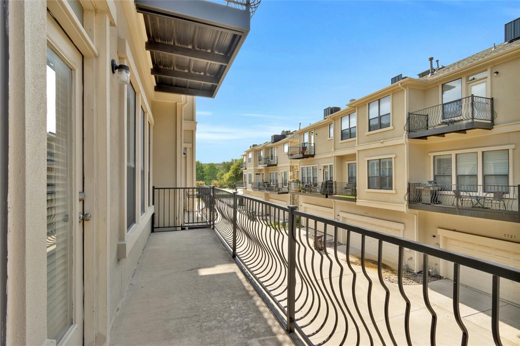 5724 Robbie Road Plano, TX 75024 - Photo 17 of 29 a view of a building from a balcony