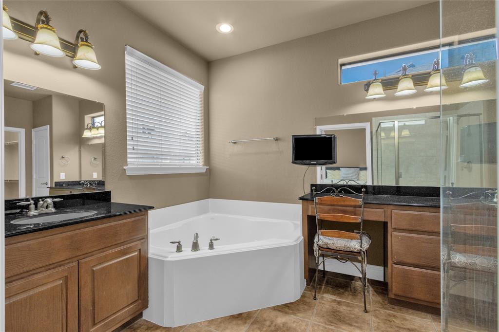 5724 Robbie Road Plano, TX 75024 - Photo 23 of 29 a bathroom with a bathtub and a sink