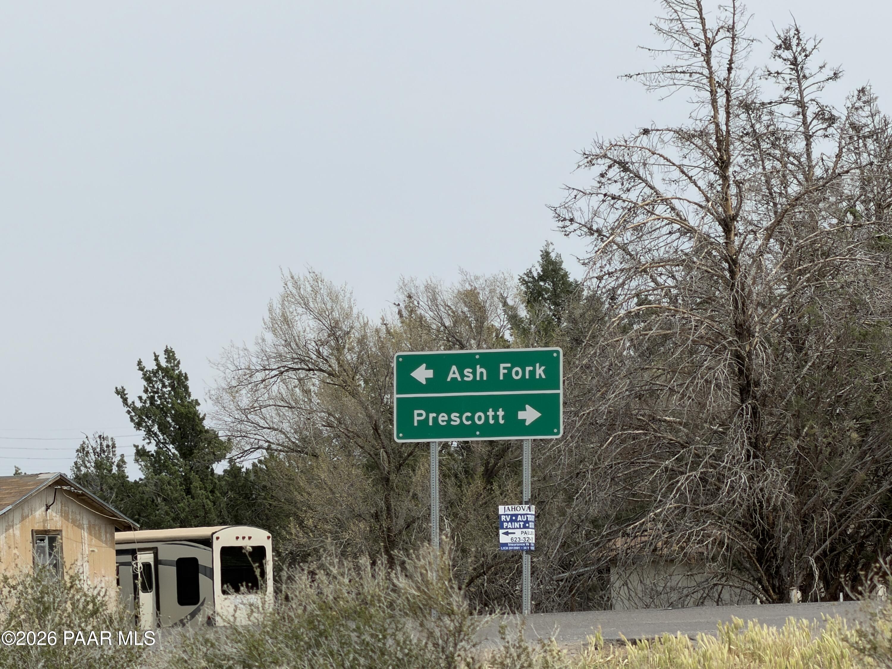 3889 West Onyx Road Paulden, AZ 86334 - Photo 47 of 113 a sign that is sitting on a brick wall