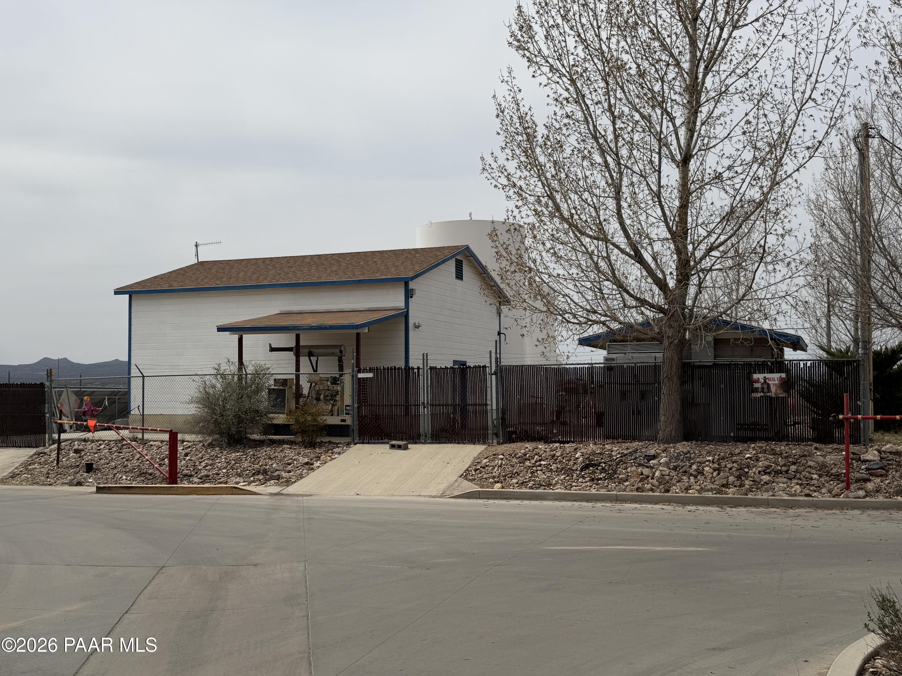 3889 West Onyx Road Paulden, AZ 86334 - Photo 67 of 113 a view of a house with a snow on the road