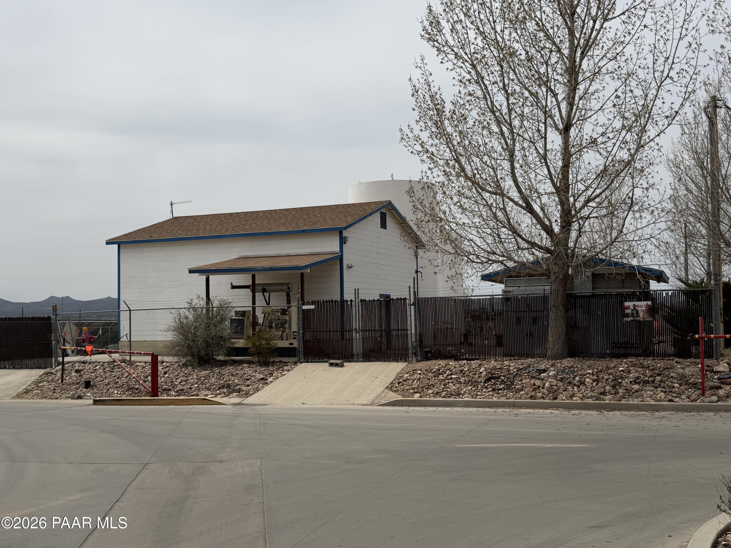 3889 West Onyx Road Paulden, AZ 86334 - Photo 68 of 113 a view of a house with a snow on the road