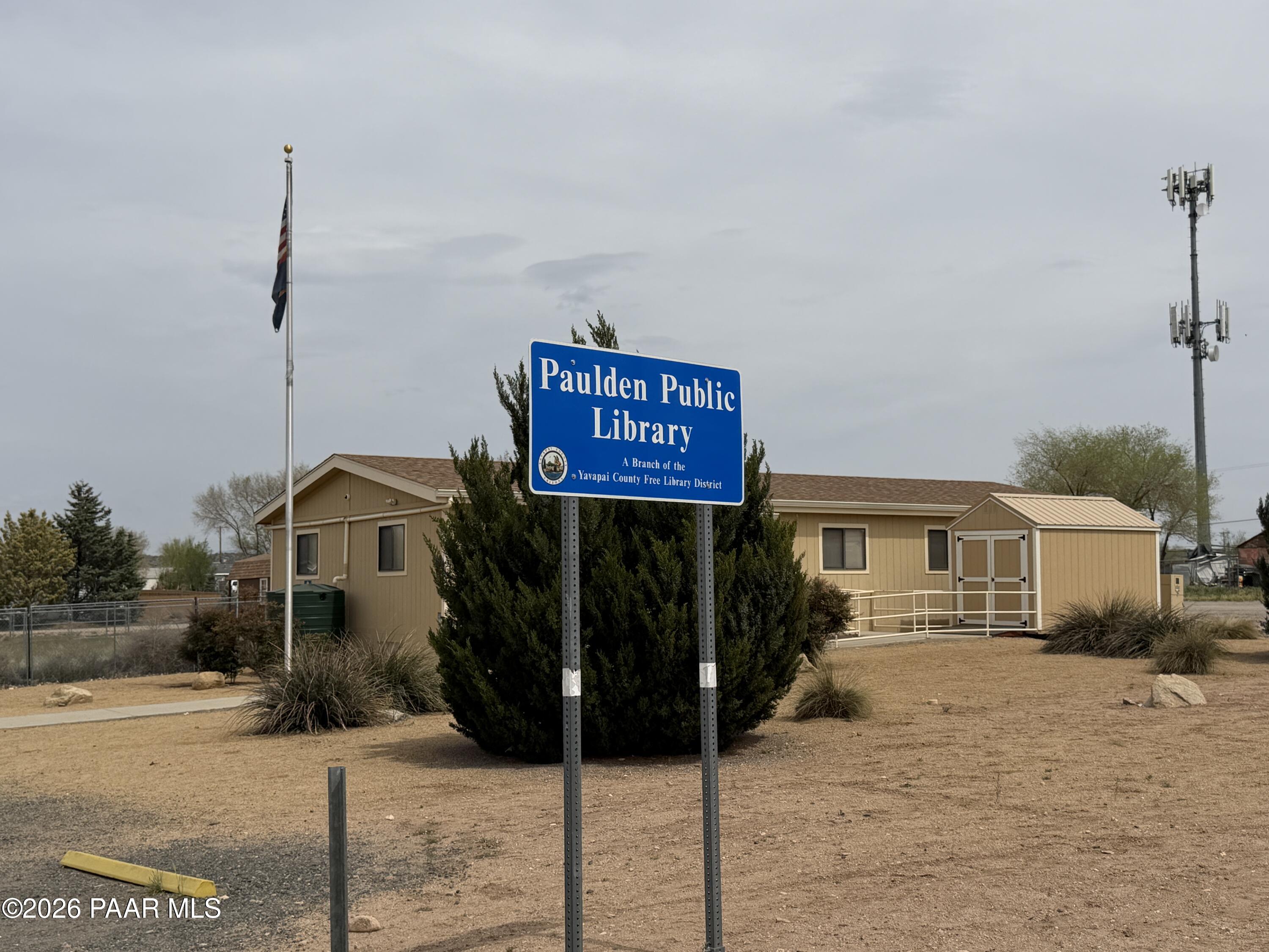 3889 West Onyx Road Paulden, AZ 86334 - Photo 81 of 113 a front view of a house