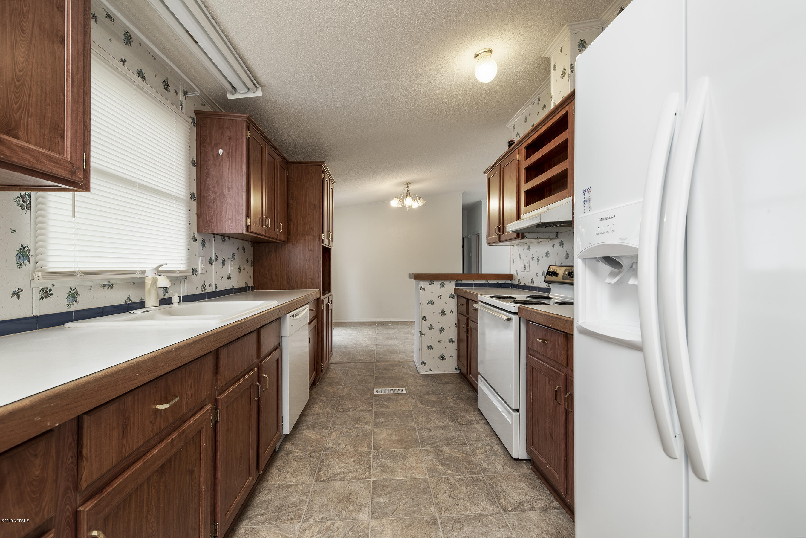 Lovely Kitchen w/ Ample Cabinet Space