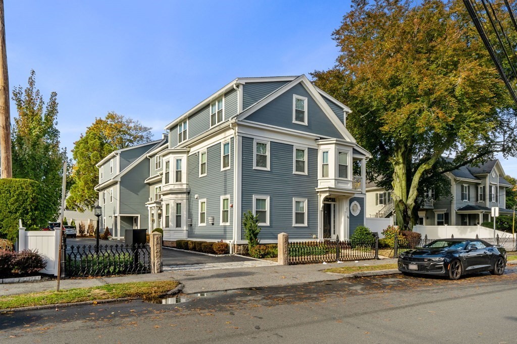 a car parked in front of a white house