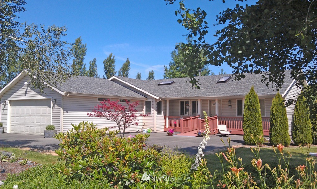 9246 Gastaeson Lane Southwest Rochester, WA 98579 - Photo 1 of 25