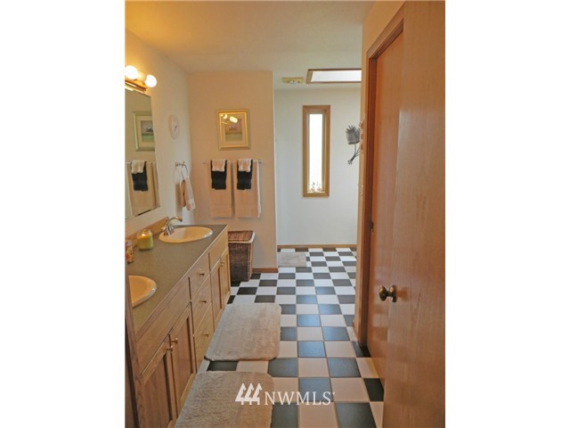 9246 Gastaeson Lane Southwest Rochester, WA 98579 - Photo 17 of 25