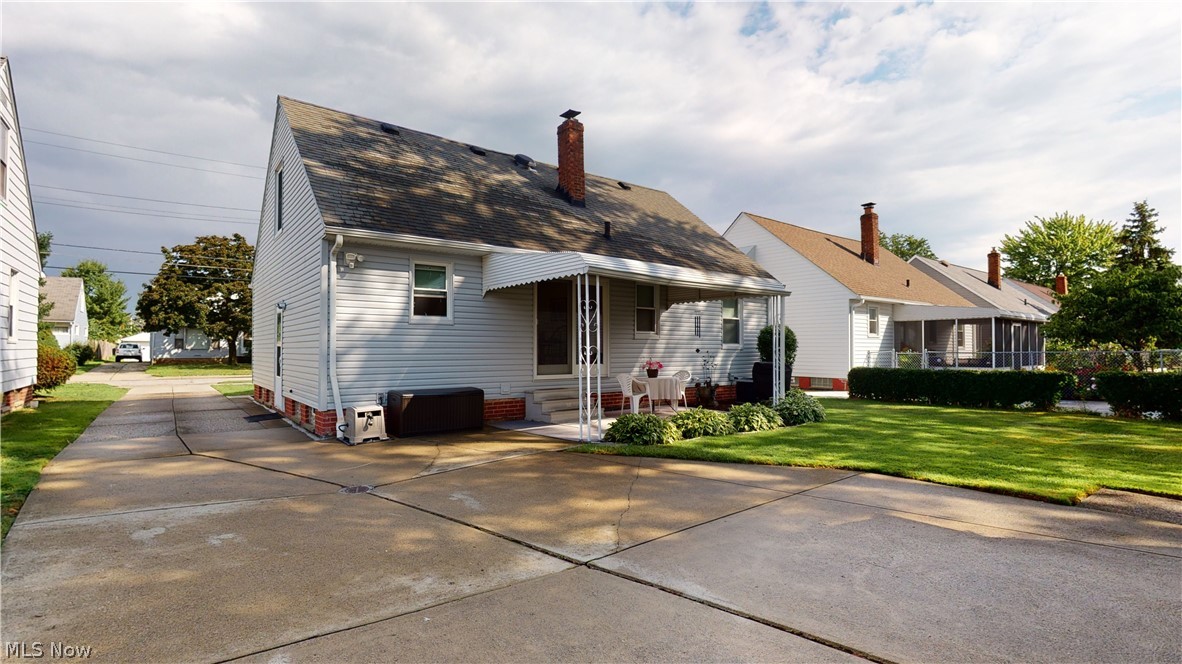 30054 Warren Road Wickliffe, OH 44092 - Photo 6 of 35 Gallery Image 6