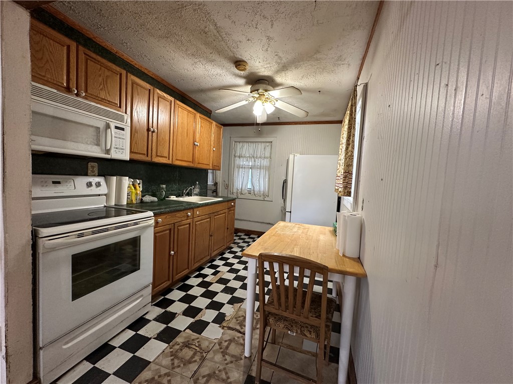 26 Carlton Road Waterloo, NY 13165 - Photo 4 of 21 Kitchen area