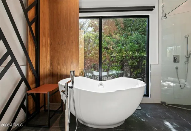 $5,890,000 | 6982 East Joshua Tree Lane, Paradise Valley, AZ 85253