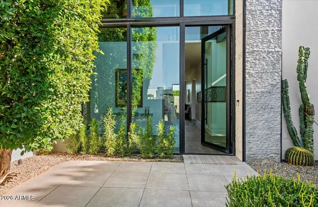 $5,890,000 | 6982 East Joshua Tree Lane, Paradise Valley, AZ 85253