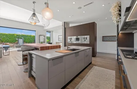 $5,450,000 | 6982 East Joshua Tree Lane, Paradise Valley, AZ 85253