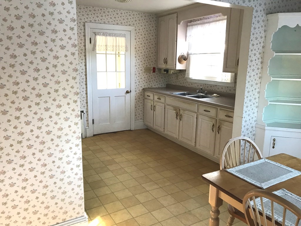 12 George Loomis Road Southwick, MA 01077 - Photo 6 of 25 Gallery Image 6