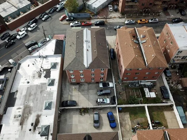 $659,000 | 2397 Boynton Place, Unit 3B | Gravesend