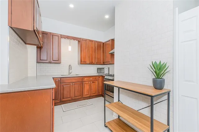 $659,000 | 2397 Boynton Place, Unit 3B | Gravesend