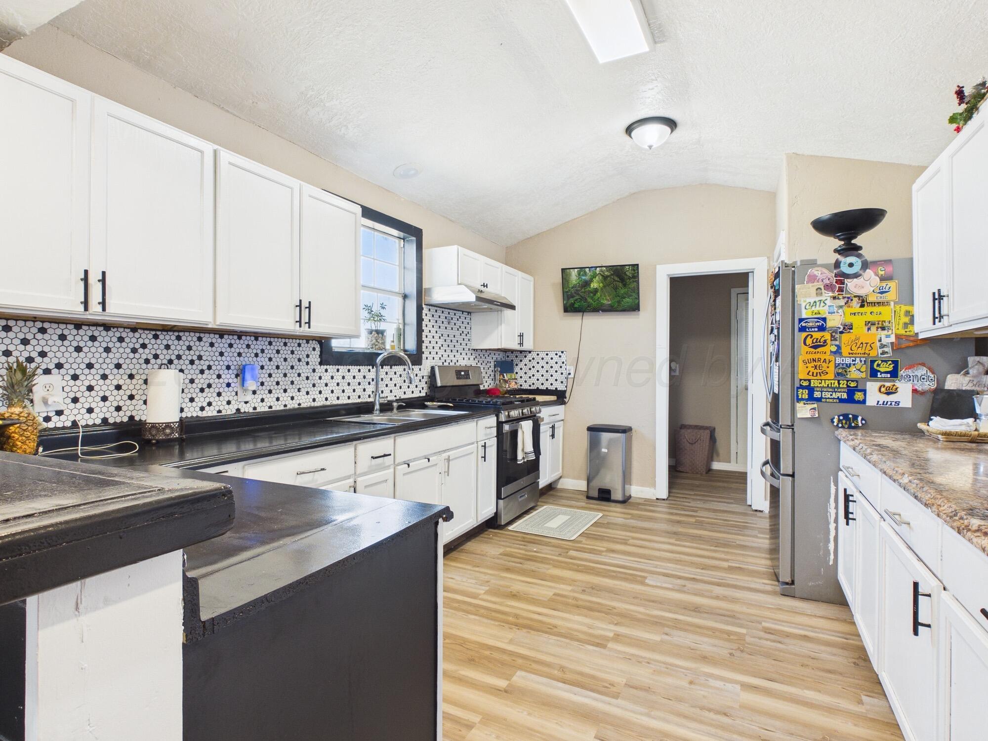 209 Texas Street Cactus, TX 79029 - Photo 6 of 17 Kitchen