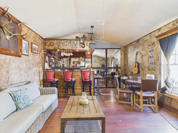 $250,000 | 209 Texas Street, Cactus, TX 79029