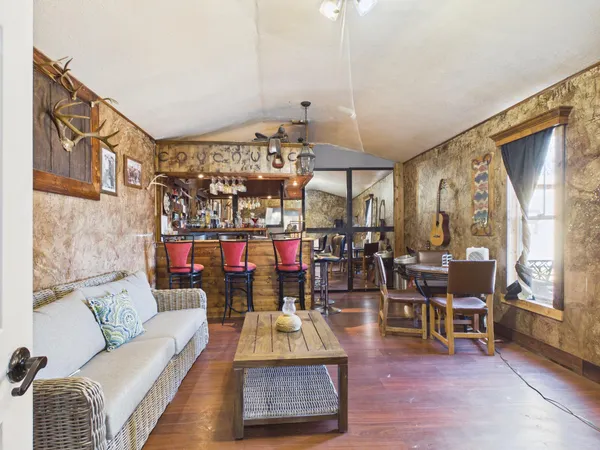 $250,000 | 209 Texas Street, Cactus, TX 79029