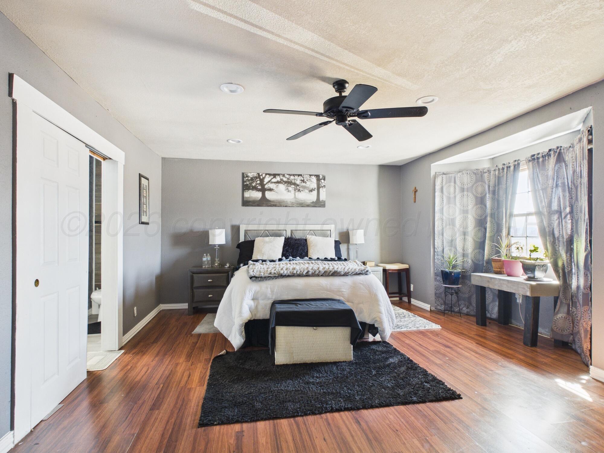 209 Texas Street Cactus, TX 79029 - Photo 9 of 17 Masterbedroom