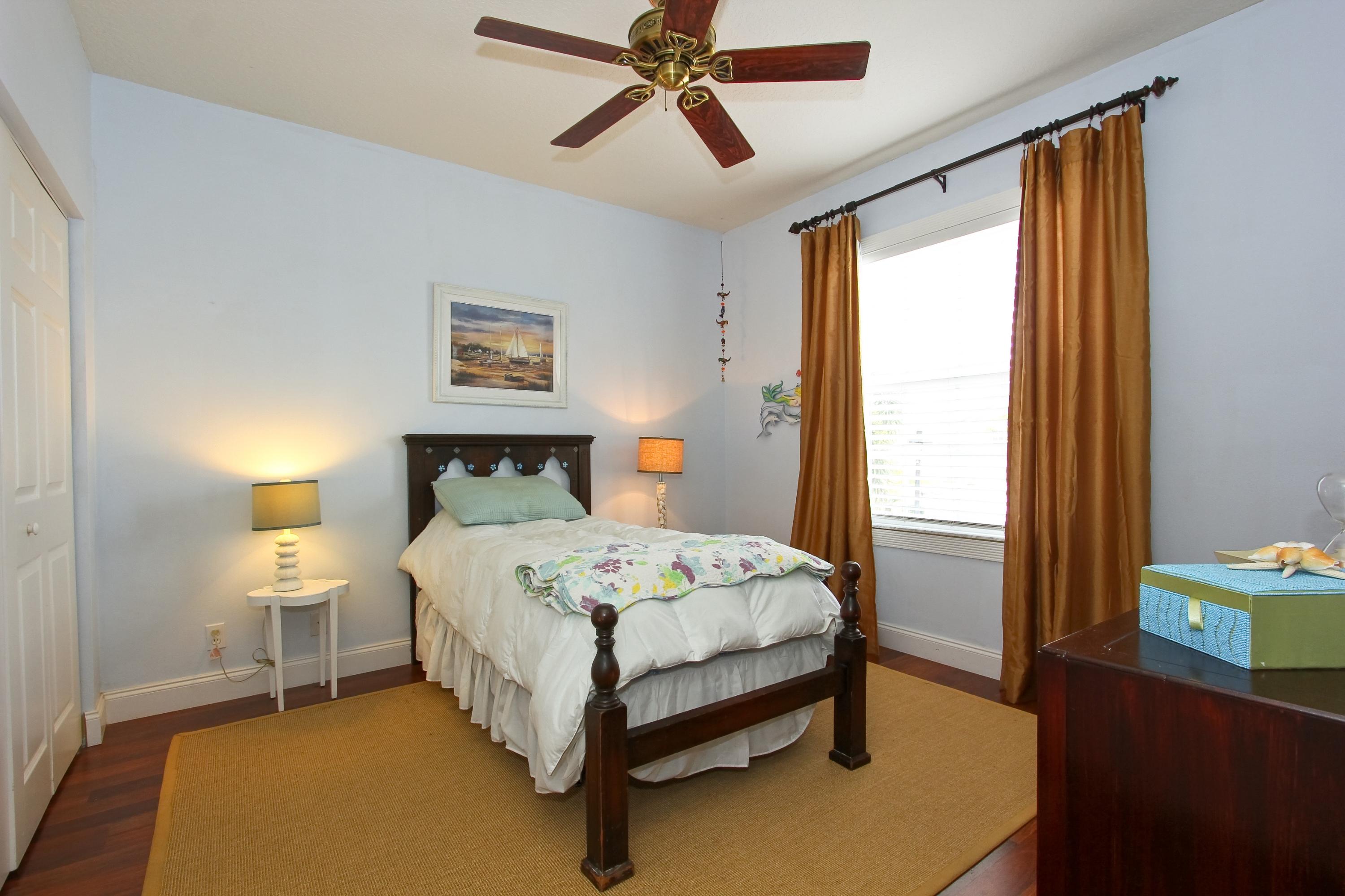 11092 Laurel Walk Road Wellington, FL 33449 - Photo 17 of 21 11092_Laurel_Walk_Rd_2ndBedroom