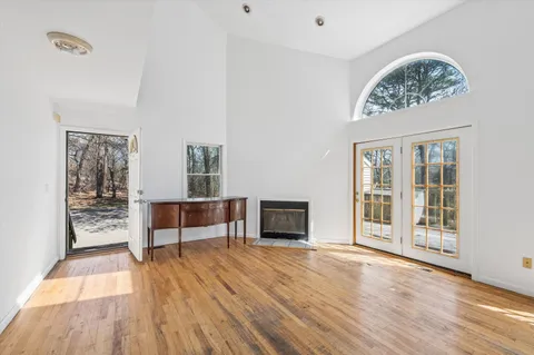 $849,000 | 221 East Montauk Highway, Hampton Bays, NY 11946