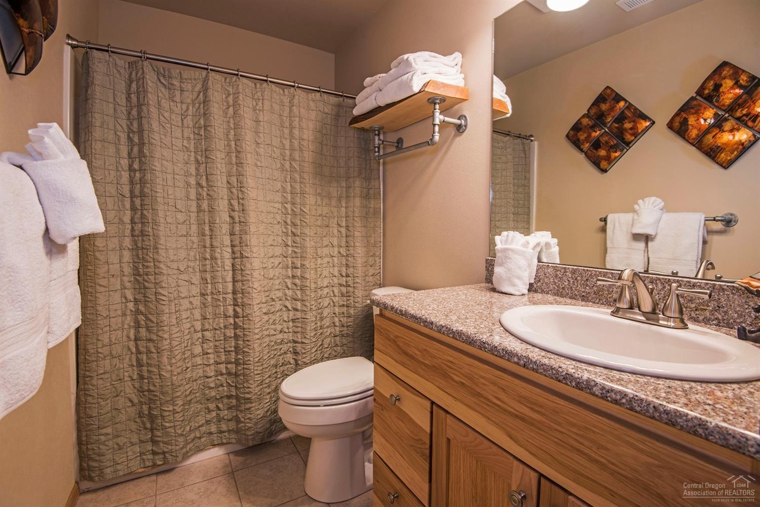 18125 Modoc Lane Sunriver, OR 97707 - Photo 16 of 21 Adjacent to and perfectly appointed to s