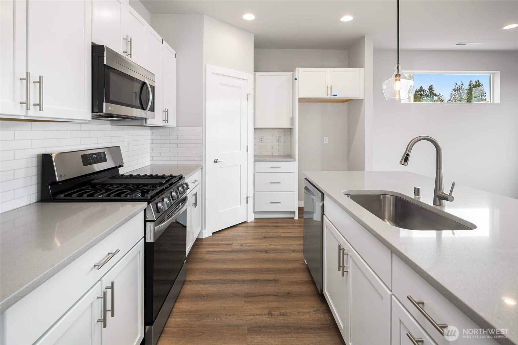 562 Southwest 97th Street, Unit 4 Seattle, WA 98106 - Photo 14 of 36